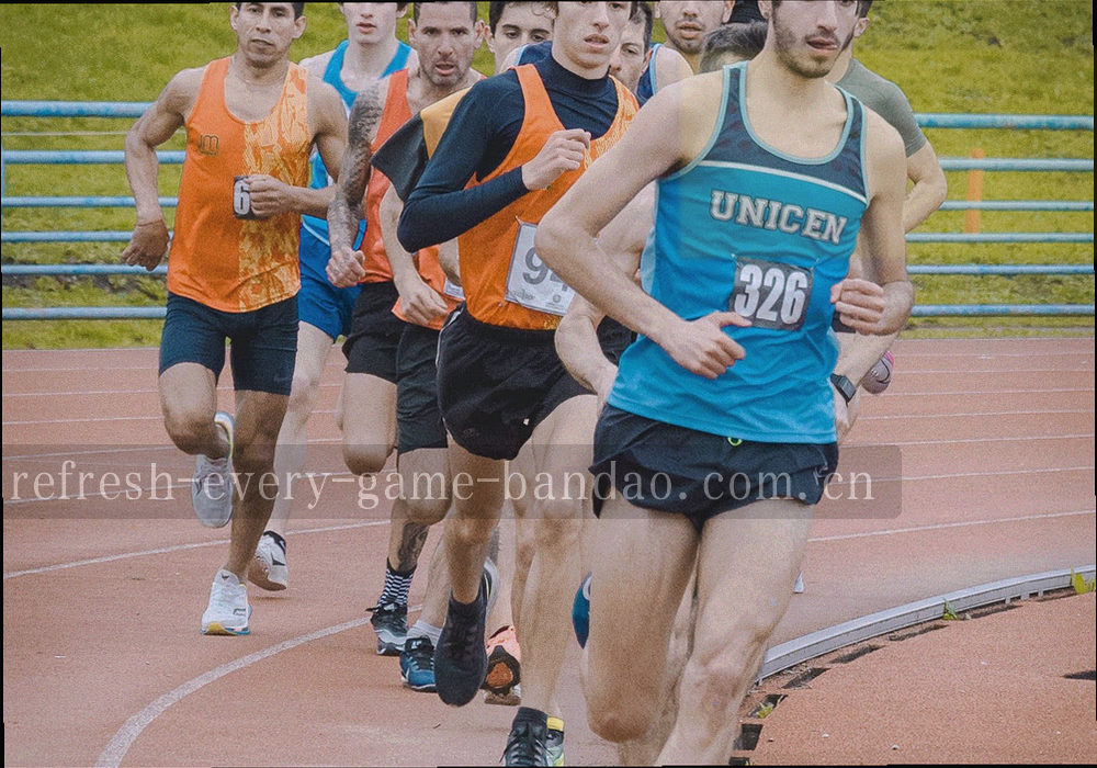 抽象场馆平面图与四档灰阶分区色块，叠加对齐网格线